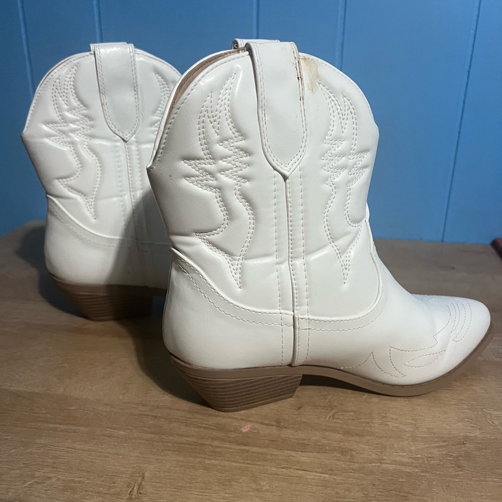 Soda Women Cowboy Western Stitched Ankle Boots Pointy Toe Booties RIGGING white